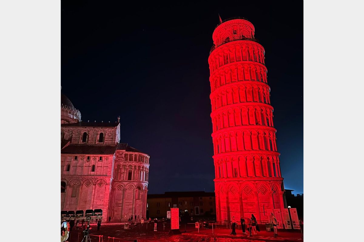 torre di pisa rosso